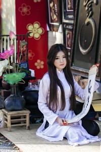 Bo hinh nen tinh cu cua Bui Anh Tuan goi cam trong ao dai hinh 7