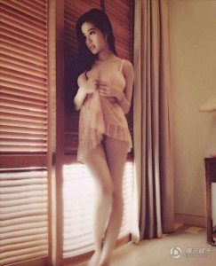 Elly Tran lai duoc bao Trung Quoc khen dep hinh 1