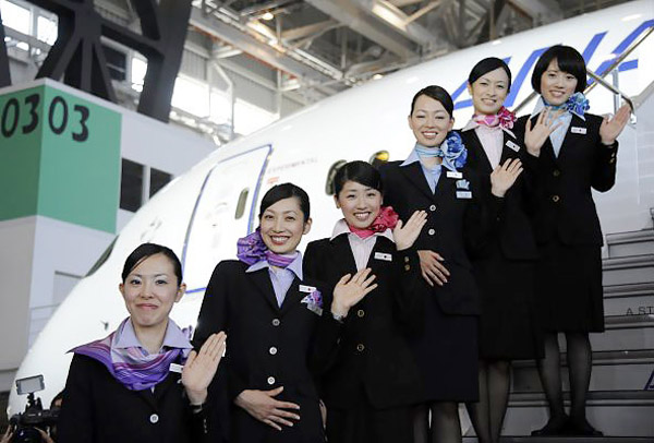 Nhiều nữ tiếp viên ở Nhật Bản qua đêm với phi công để kiếm thêm tiền